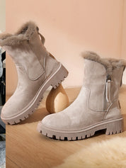Bota Feminina Curta de Inverno com Pelúcia Natalia - Detalhe pelúcia