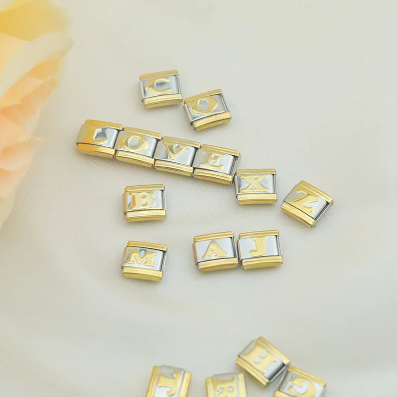 Charm Modular Inicial em Linha Dourada