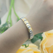 Charm Modular Inicial em Linha Dourada